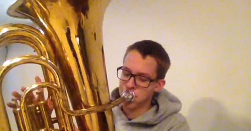 How to play tuba